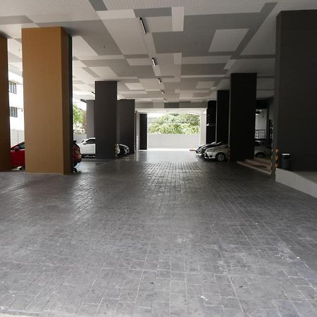 Aeras - The Ultimate Beachfront Experience Praia de Jomtien Exterior foto