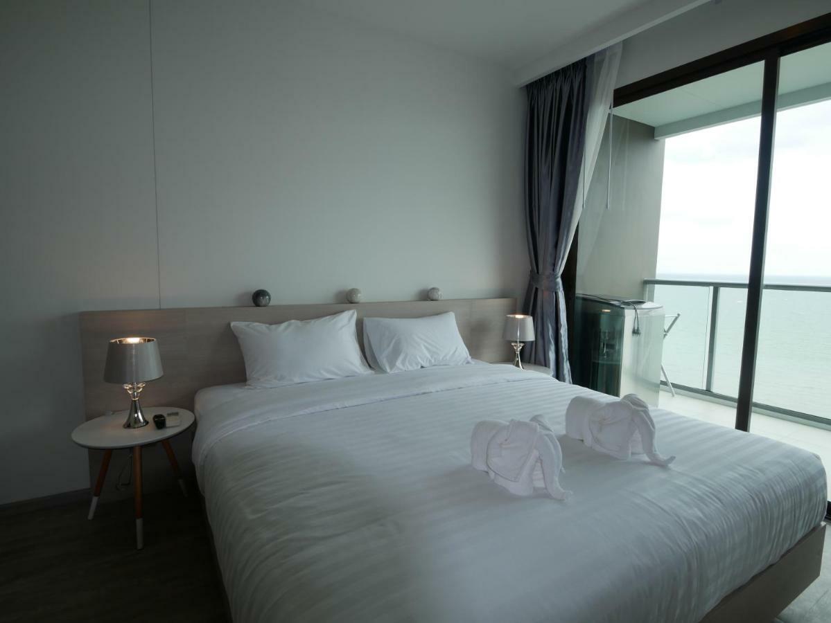 Aeras - The Ultimate Beachfront Experience Praia de Jomtien Exterior foto