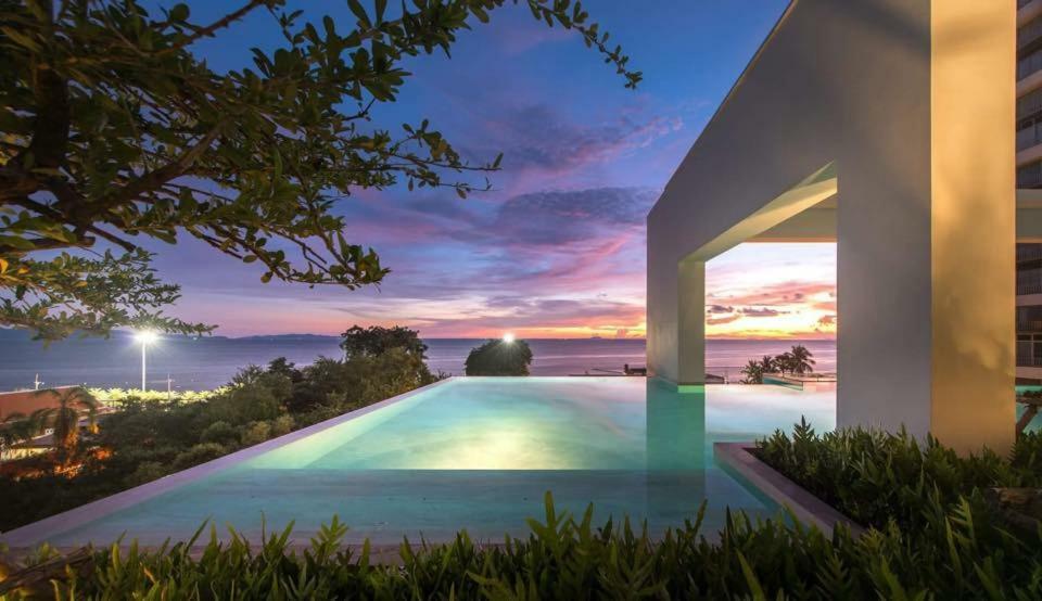 Aeras - The Ultimate Beachfront Experience Praia de Jomtien Exterior foto