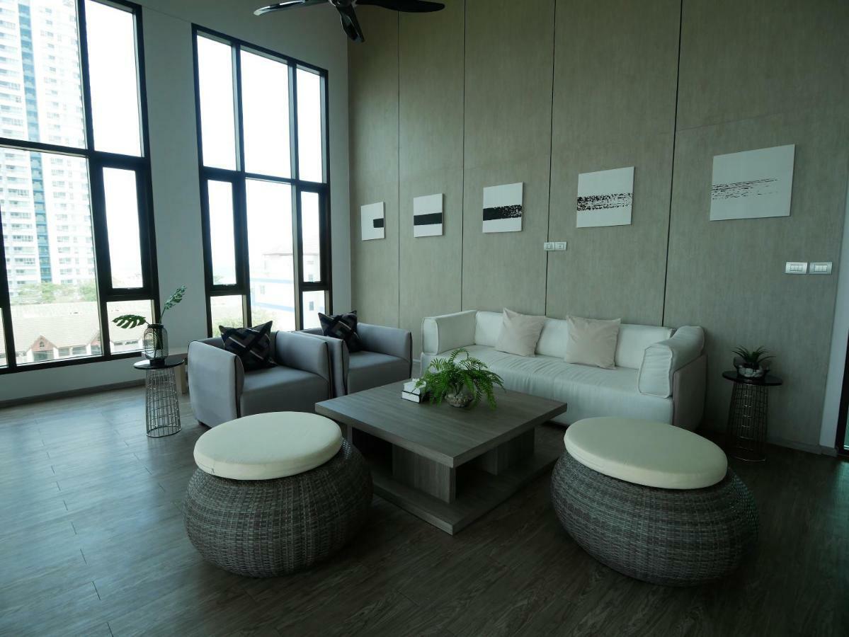 Aeras - The Ultimate Beachfront Experience Praia de Jomtien Exterior foto