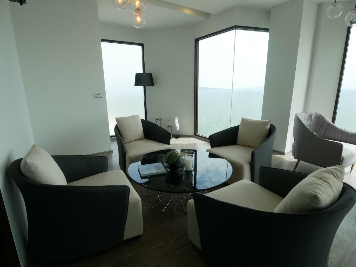 Aeras - The Ultimate Beachfront Experience Praia de Jomtien Exterior foto
