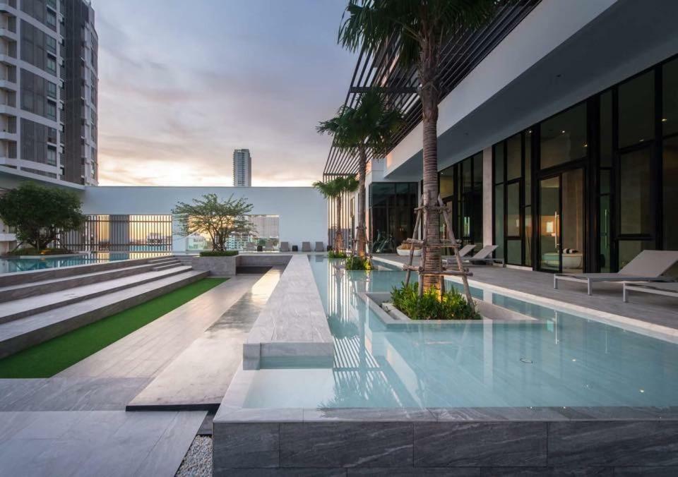 Aeras - The Ultimate Beachfront Experience Praia de Jomtien Exterior foto