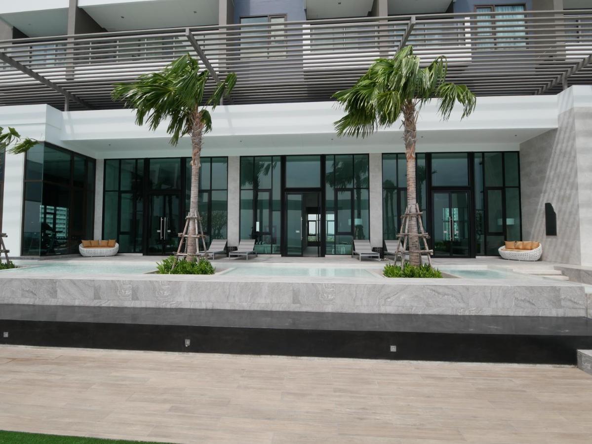 Aeras - The Ultimate Beachfront Experience Praia de Jomtien Exterior foto